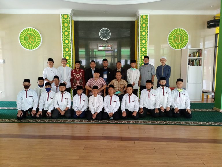 Stadium General bersama KH. DR. Muchlis M. Hanafi, Lc., MA.
