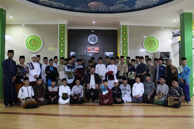Stadium General bersama KH. Zainurrofieq, Lc.,M.Hum